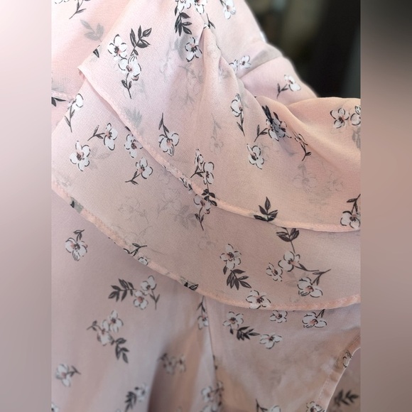 Lane Bryant Ruffled V-Neck Top. Women’s Sz-22 3X Pink Floral. EUC Flattering. - Picture 4 of 10